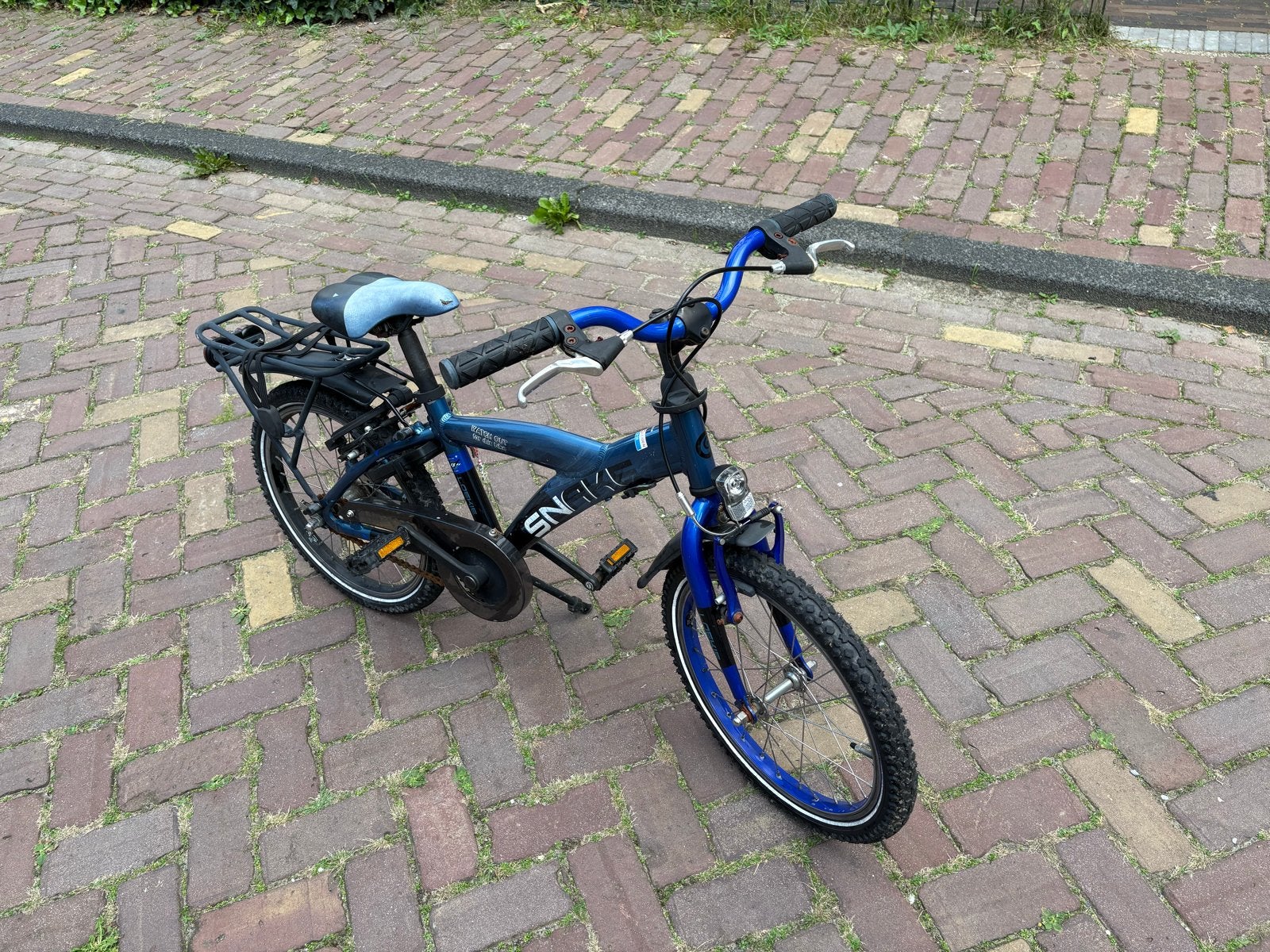 Snake kinderfiets 18 inch - Blauw, Fietsen en Brommers, Ophalen of Verzenden, Gebruikt, Velgrem, 16 tot 20 inch