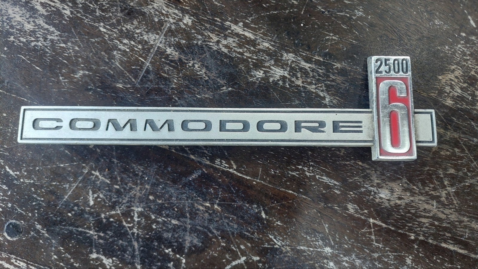 Opel Embleem opel commodore 2500 oldtimer auto onderdeel, Auto diversen, Ophalen of Verzenden