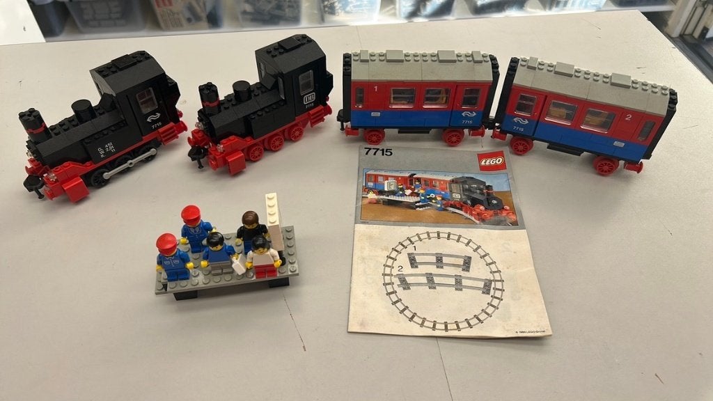 SB2803 Lego trein 7715 + 2x loc, Ophalen of Verzenden, Zo goed als nieuw