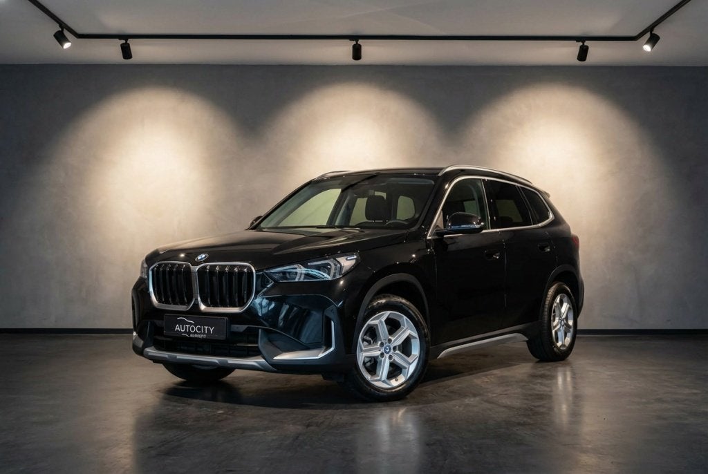 BMW X1 xDrive25e PHEV Facelift | Adaptive LED | Stoelverwarm, Auto's, BMW, 14 kWh, Gebruikt, Euro 6, Zwart