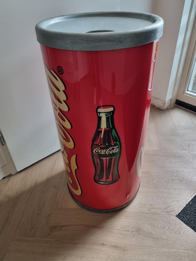Vintage prullenbak Coca Cola zo goed als nieuw

80 cm hoog, Ophalen, Zo goed als nieuw