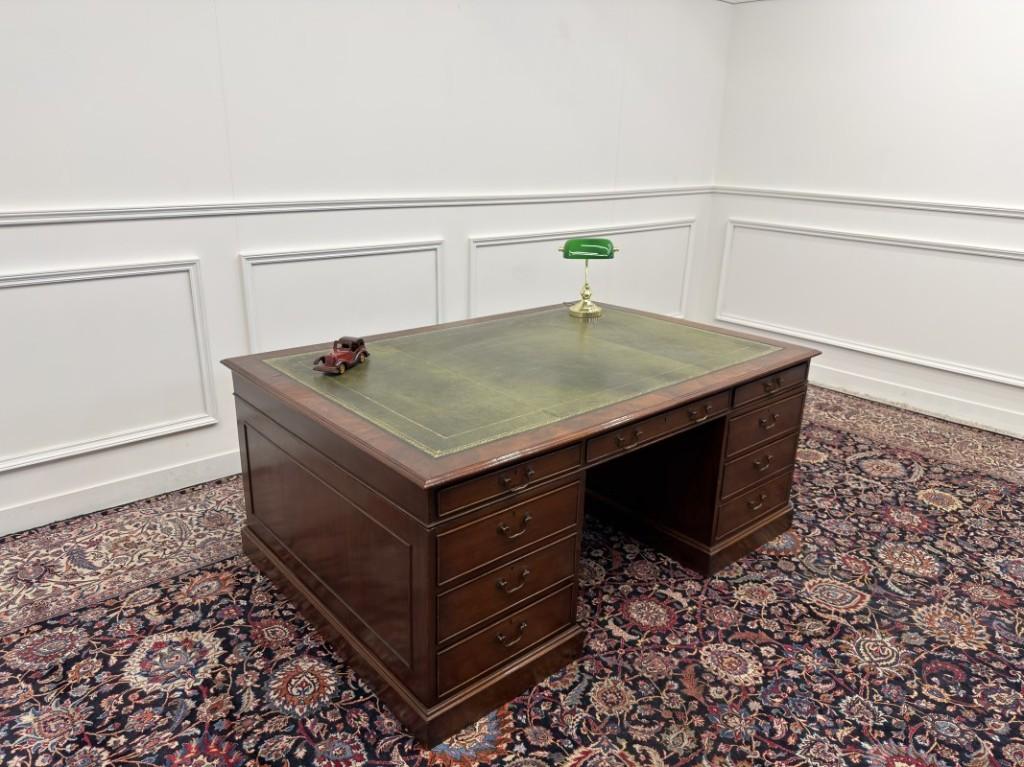 Groot Klassiek Antiek Engels Bureau Partnerdesk, Antiek en Kunst, Antiek | Kantoor en Zakelijk, Ophalen