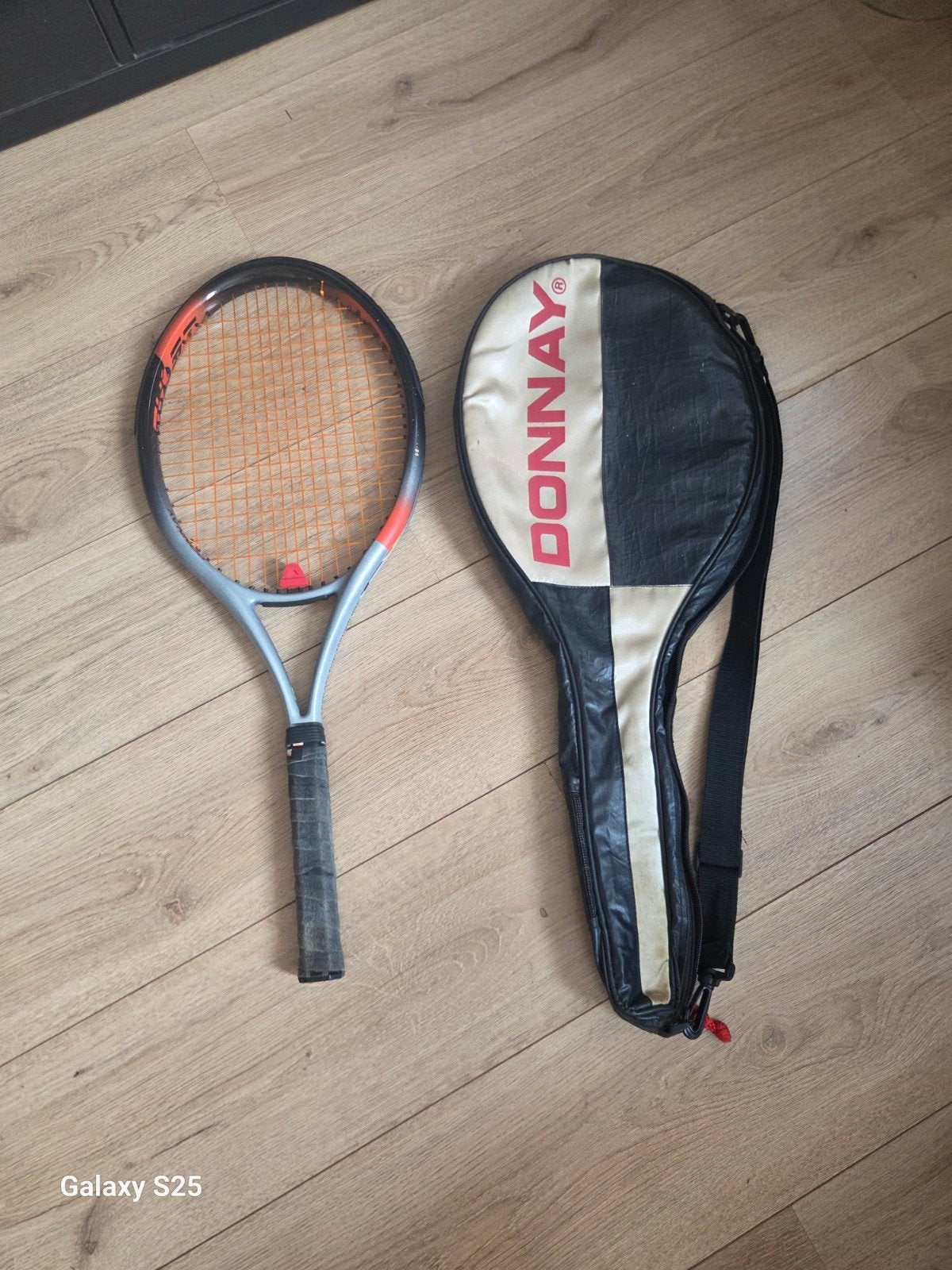 Donnay Supermidsize Tennisracket met Hoes, Sport en Fitness, Tennis, Gebruikt, Ophalen of Verzenden, Racket, L3