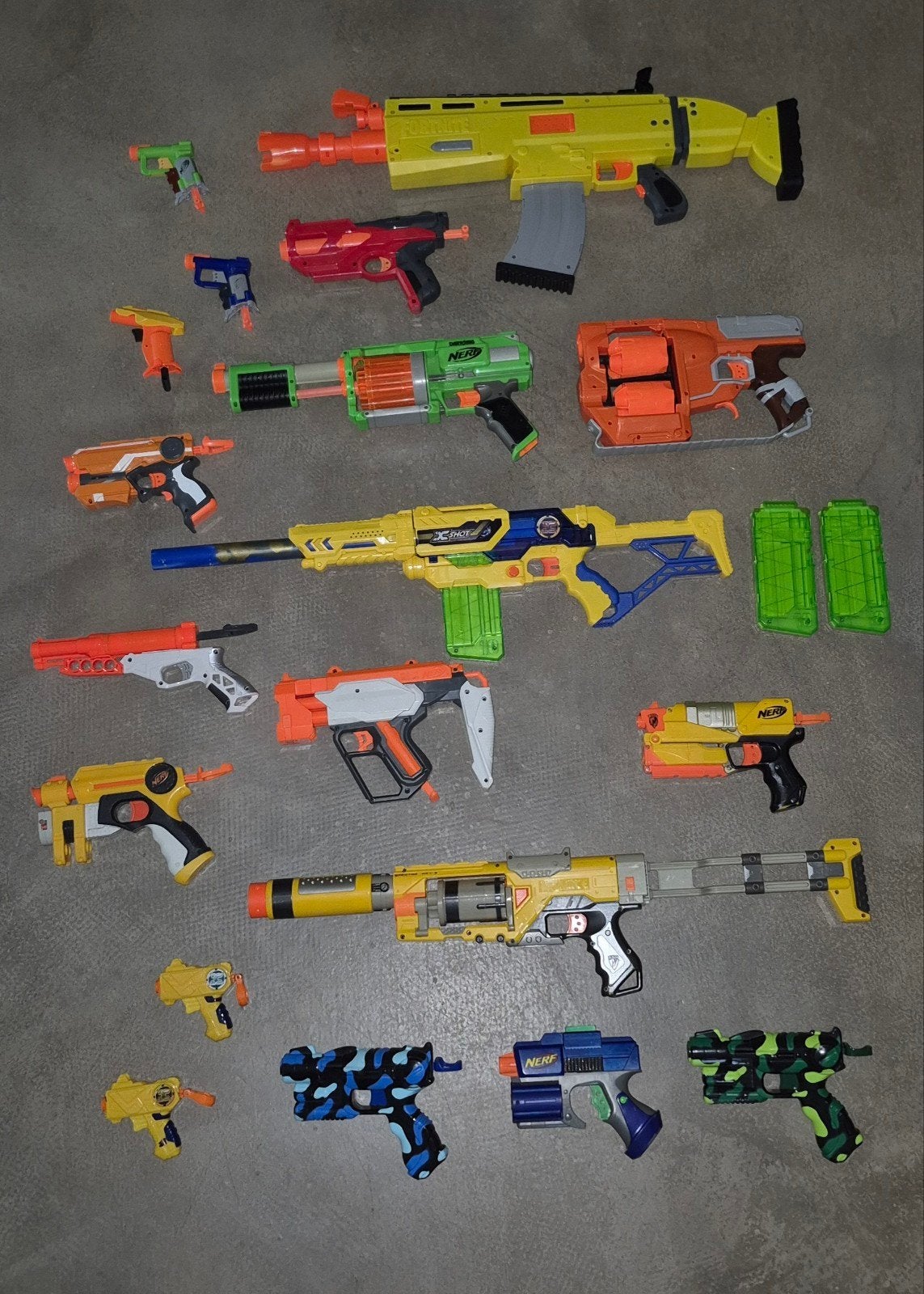 Grote Nerf Blaster Collectie met pijltjes en rieten mand., Ophalen, Gebruikt
