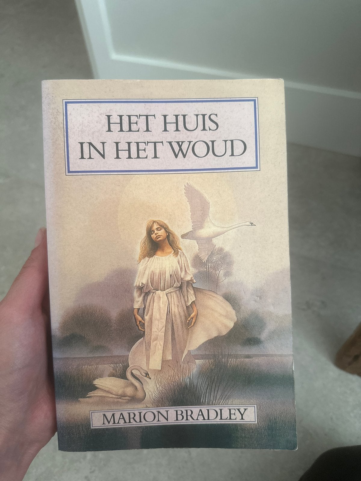 Het Huis in het Woud - Marion Bradley (Boek), Boeken, Ophalen of Verzenden, Gelezen, Nederland