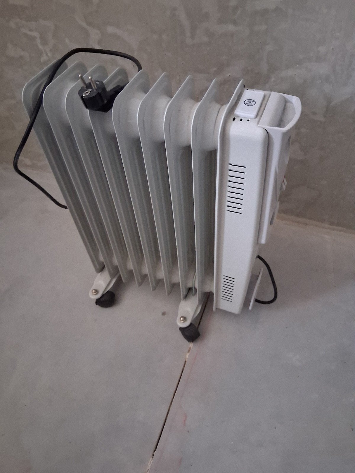 Oliegevulde radiator kachel, Ophalen, 30 tot 80 cm, Kachel, Minder dan 60 cm