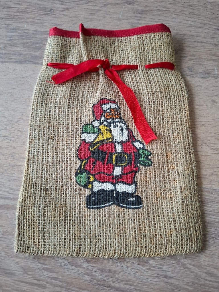 kerst cadeautasje met kerstman - jute met rood lint, Diversen, Ophalen of Verzenden, Zo goed als nieuw