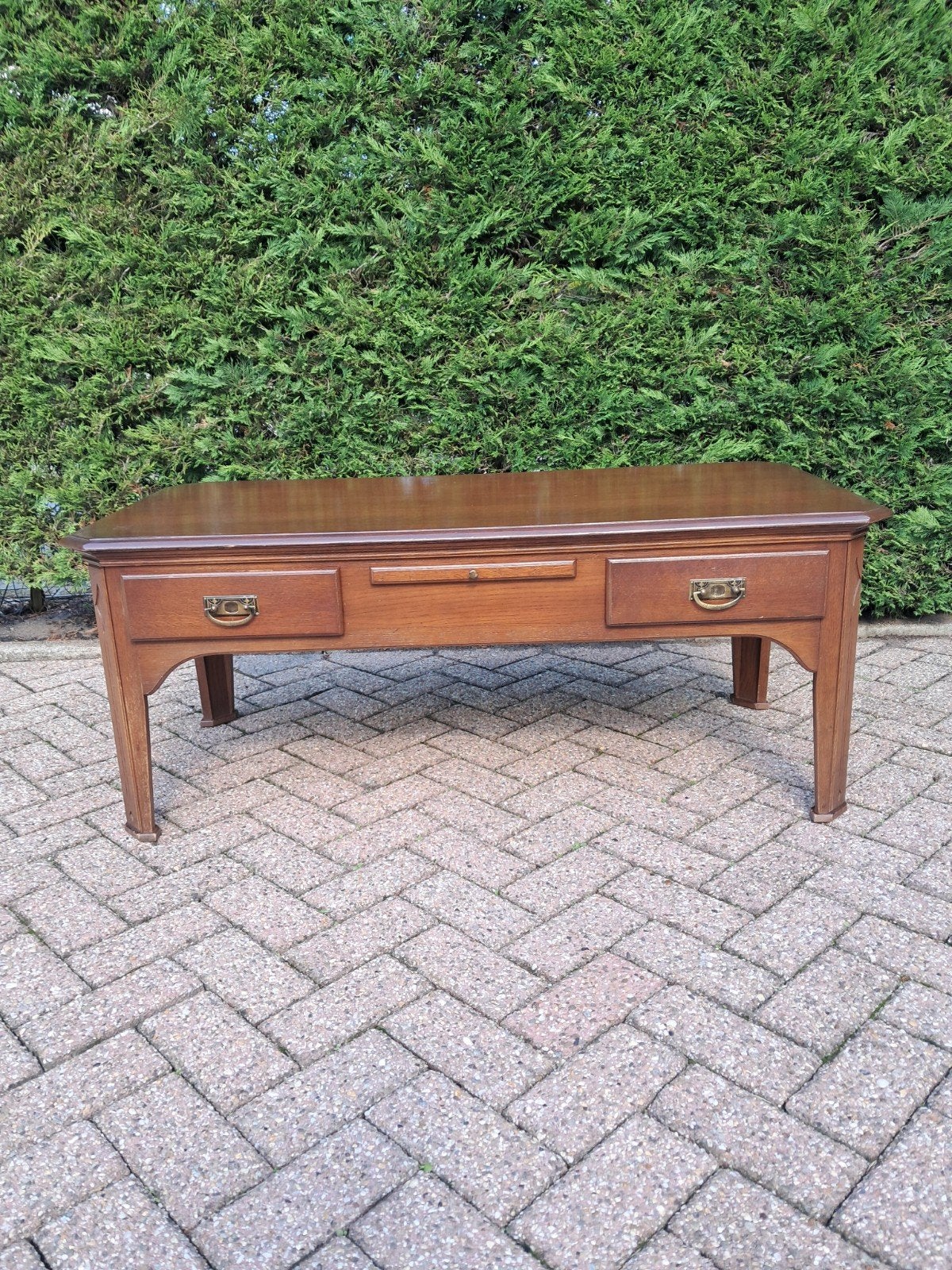 notenhouten salontafel, Ophalen
