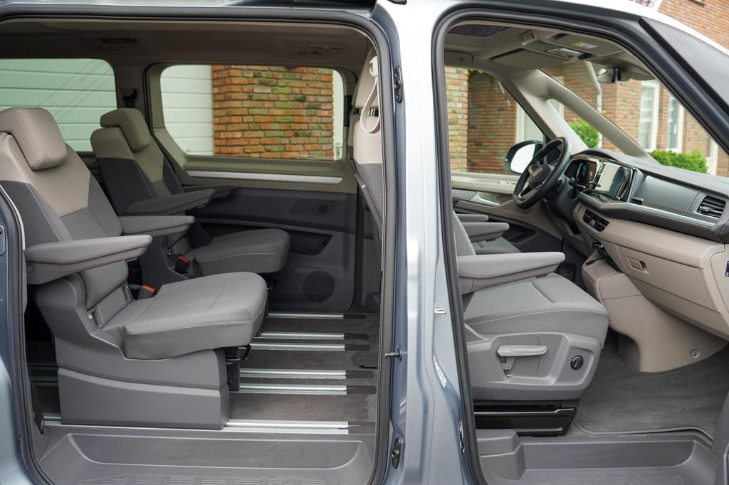 Volkswagen Multivan 1.4 E-hybrid Life L2 218PK Panoramadak A, Auto's, Stof, Gebruikt, Euro 6, 138 €/maand