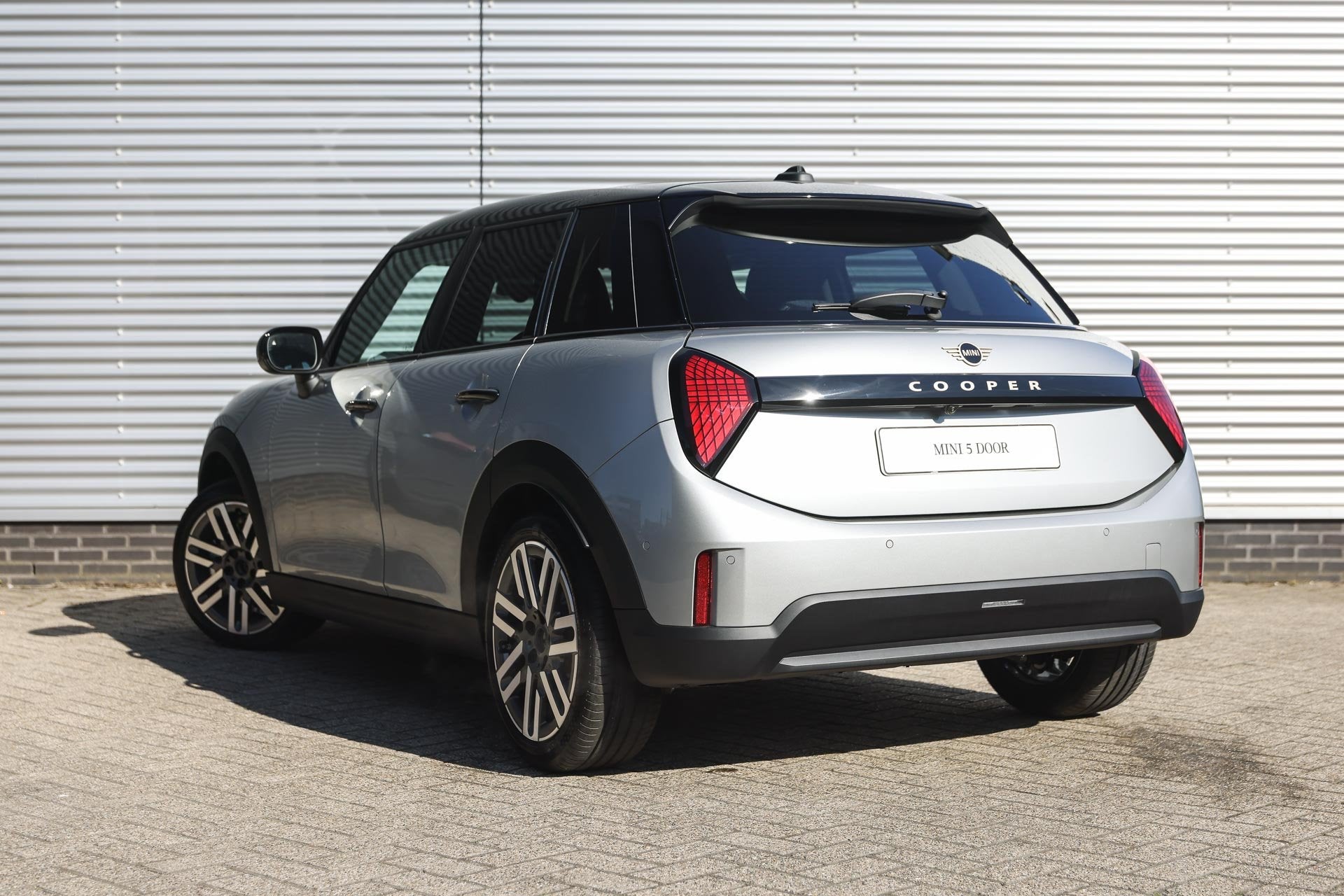 MINI Hatchback Cooper C Automaat / Classic / Pakket M / 17 i, Auto's, Dealer onderhouden, Stof, 156 pk, Bedrijf