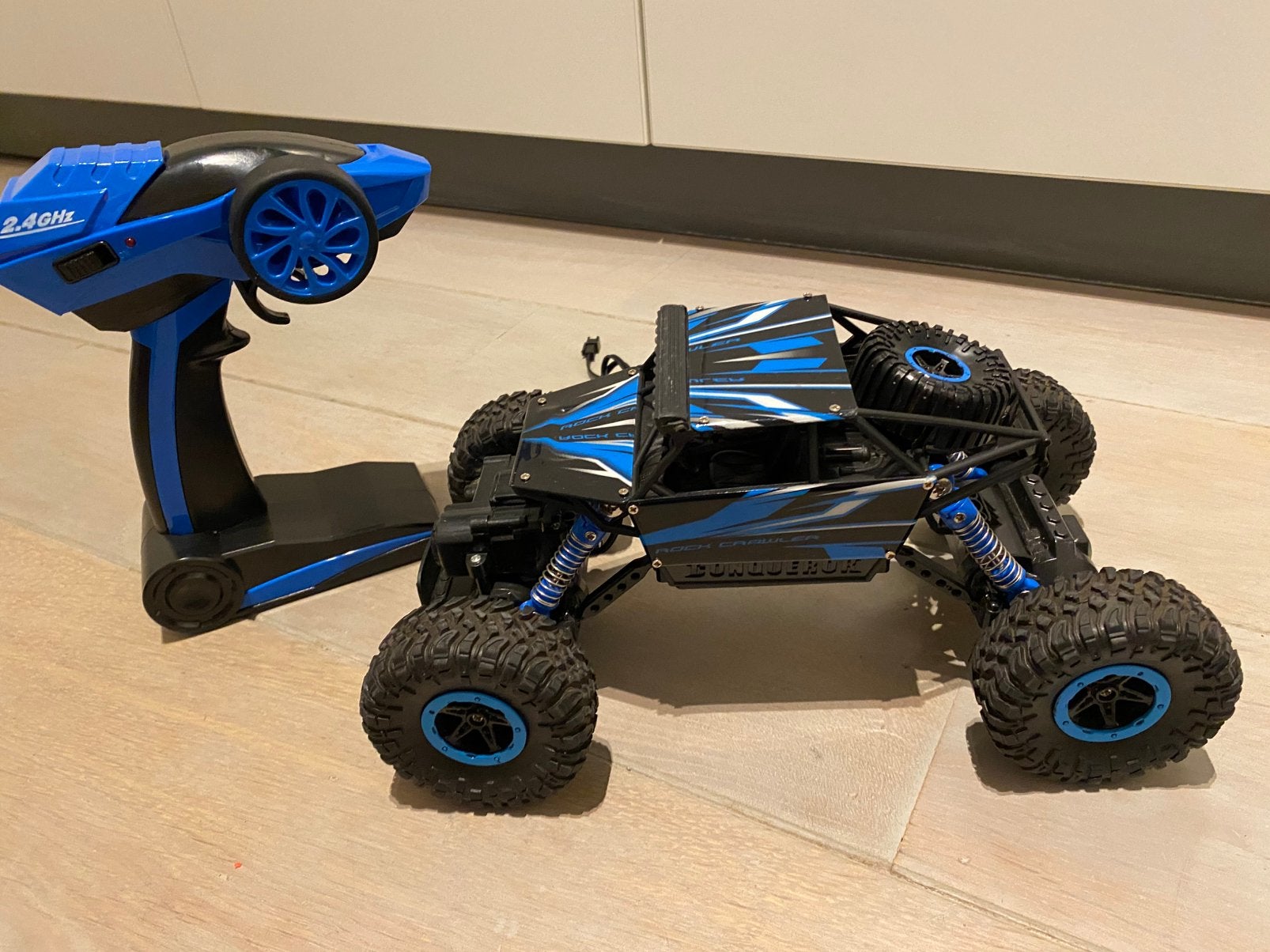 Monstertruck oplaadbaar, Ophalen, Zo goed als nieuw, Auto offroad