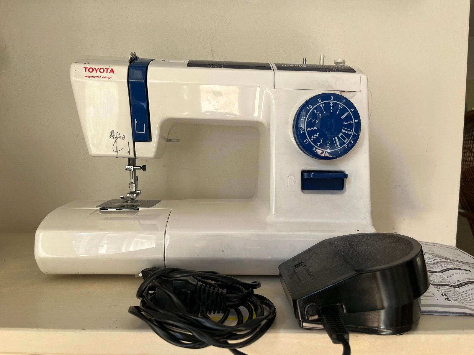 Toyota jcb15 Jeans Naaimachine (eenvoudig voor beginners ), Ophalen, Zo goed als nieuw, Naaimachine, Overige merken