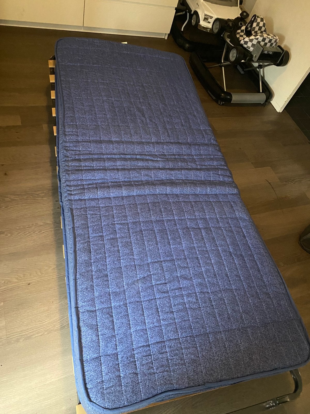 Klapbed/ logeerbed, Ophalen, Zo goed als nieuw, Eenpersoons, 90 cm