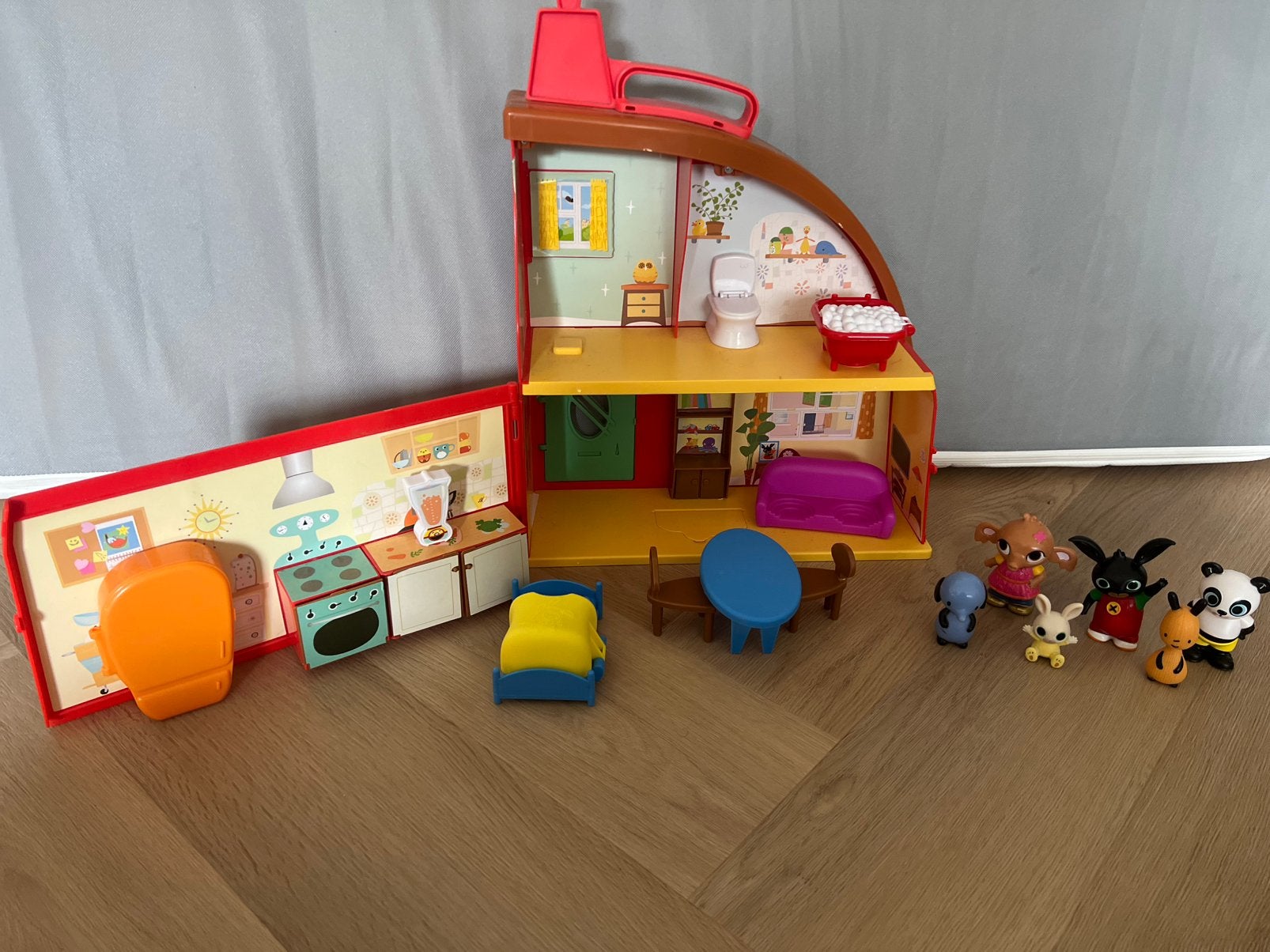 Bing speelhuis met Bing figuurtjes erbij, Ophalen, Zo goed als nieuw, Jongen of Meisje