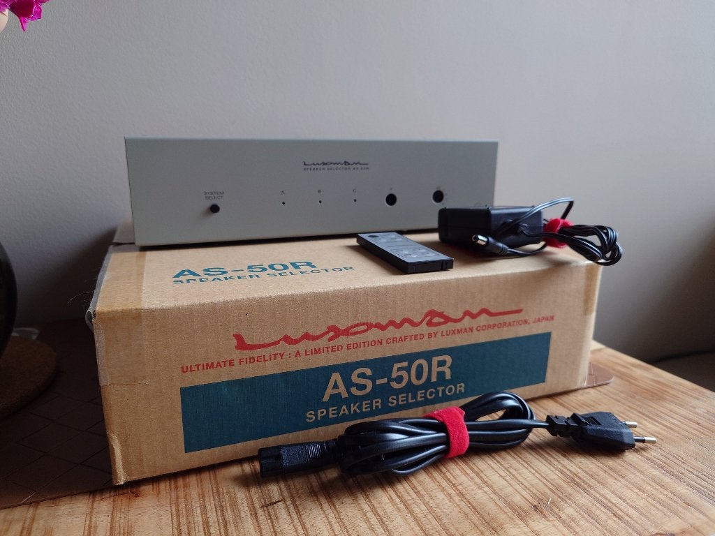 Luxman AS-50R speaker selector met AB