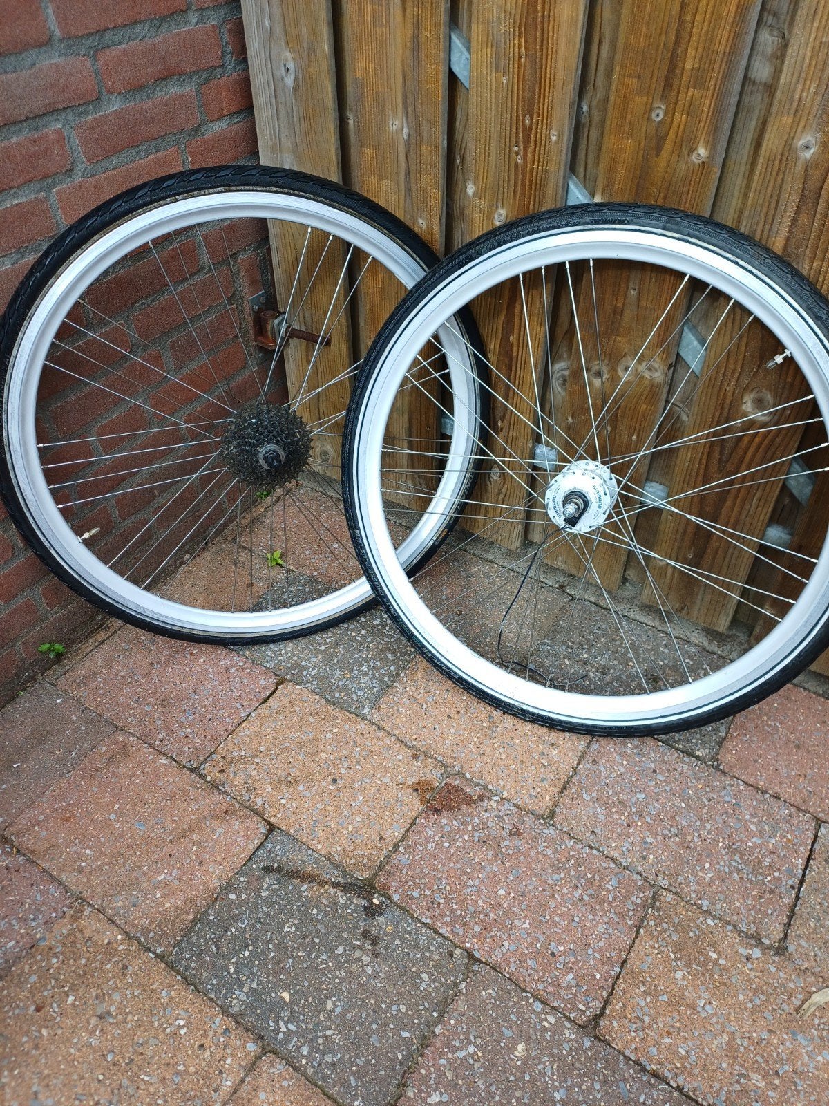 Wielset 28 inch waarvan Voorwiel met naafdynamo, Fietsen en Brommers, Fietsonderdelen, Ophalen, Band