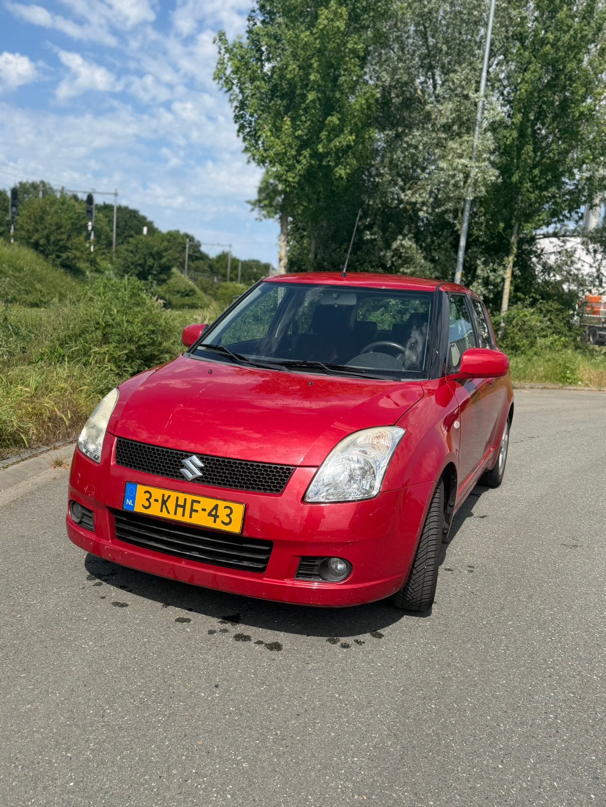 Suzuki Swift 1.3 5D 2006 Rood, Auto's, Suzuki, Voorwielaandrijving, 40 €/maand, 965 kg, 400 kg