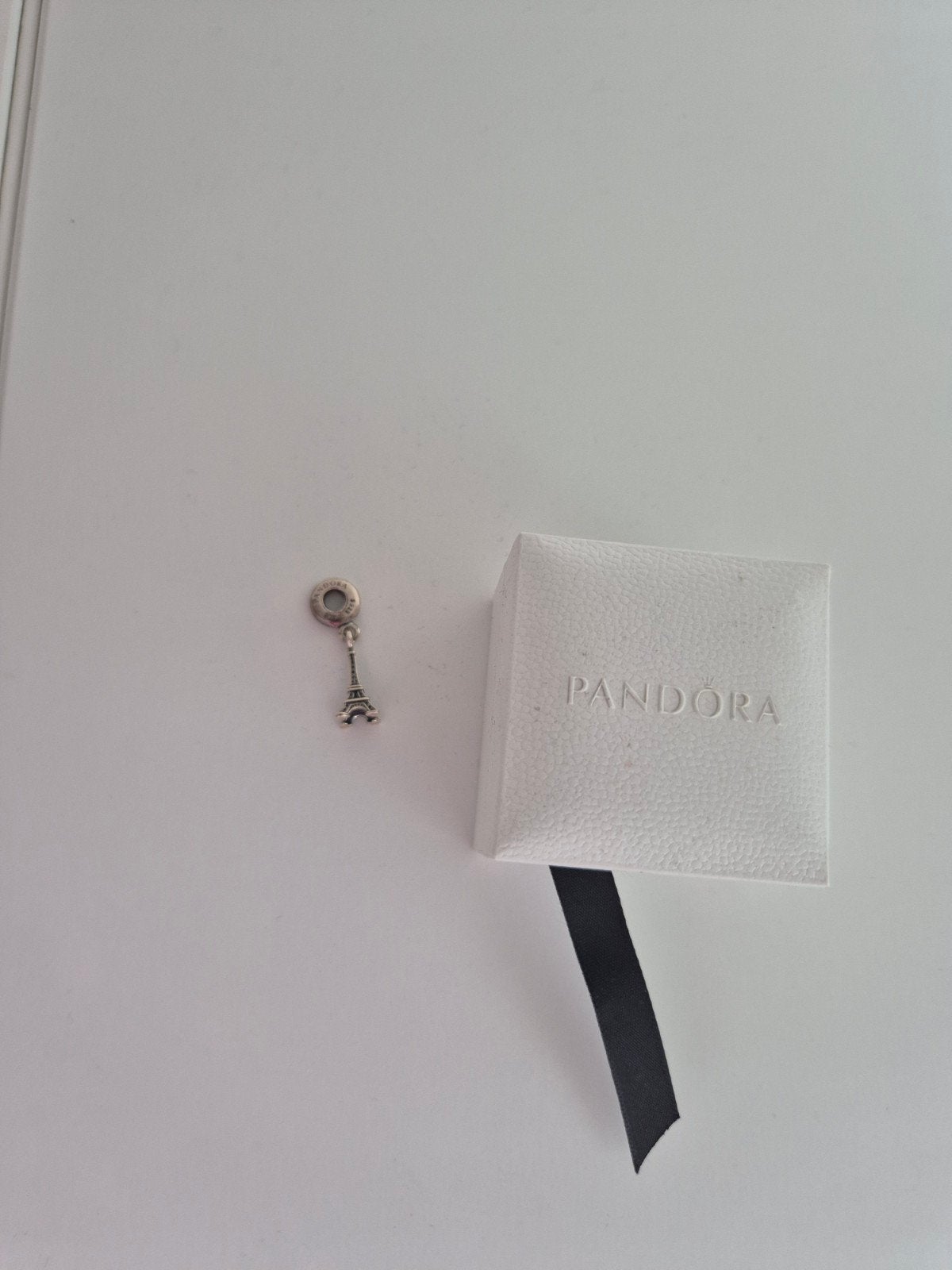 Pandora bedel Eiffeltoren Parijs, Sieraden, Tassen en Uiterlijk, Bedels, Pandora, Ophalen of Verzenden, Zo goed als nieuw, 1 bedel