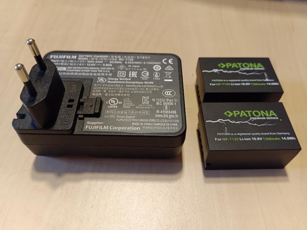 Fujifilm Originele Lader BC-T125 +2x Batterij, Ophalen of Verzenden, Zo goed als nieuw