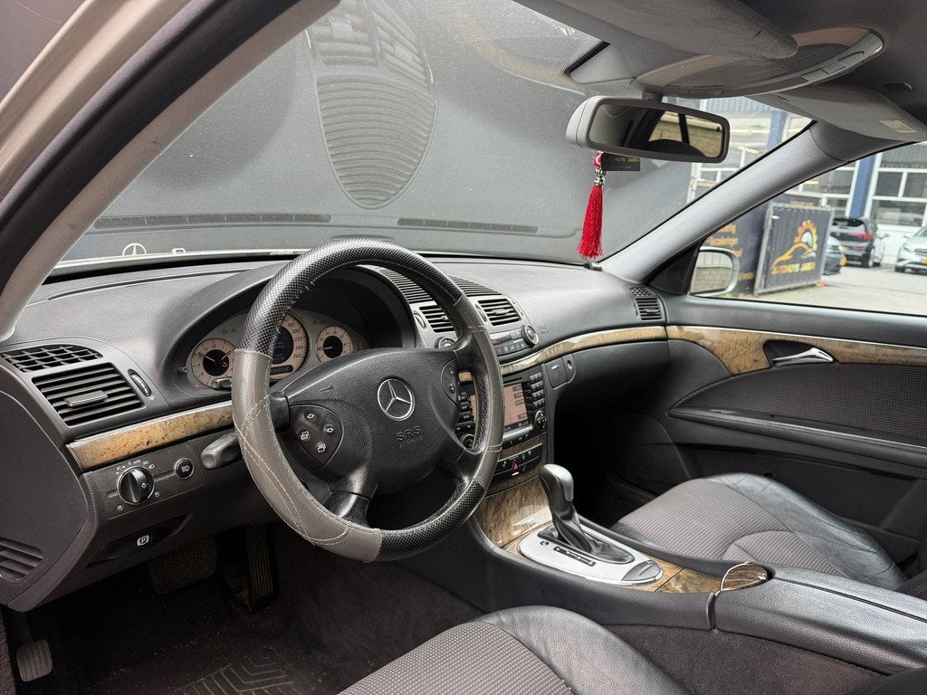 Mercedes-Benz E-klasse 200 K. Avantgarde Automaat, Auto's, Mercedes-Benz, Automaat, Achterwielaandrijving, Gebruikt, 4 cilinders