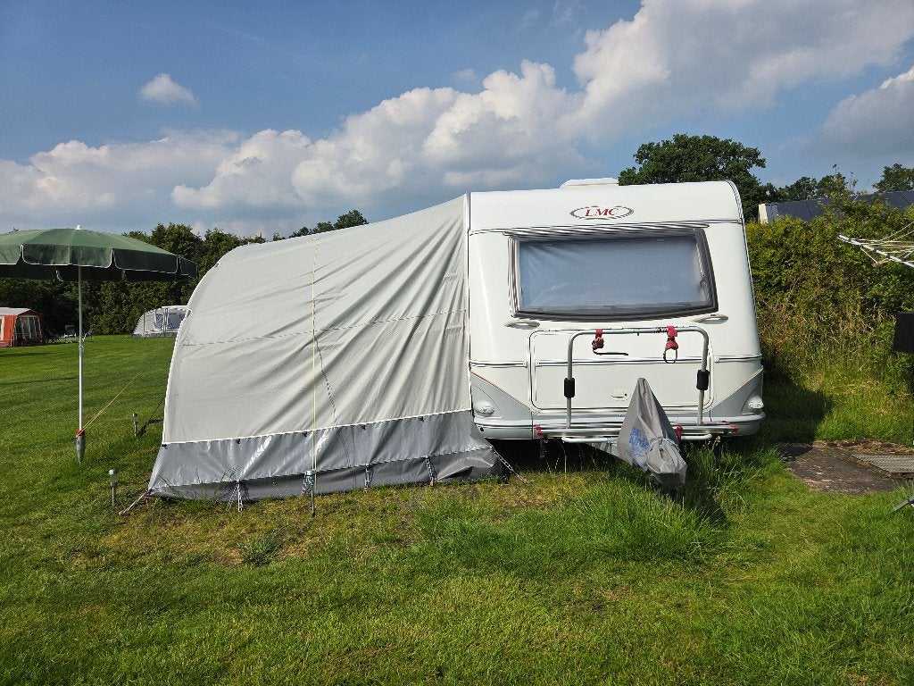 Te koop LMC Caravan - met mover en in goede staat, Standaardzit, Particulier, Luifel, 5 tot 6 meter