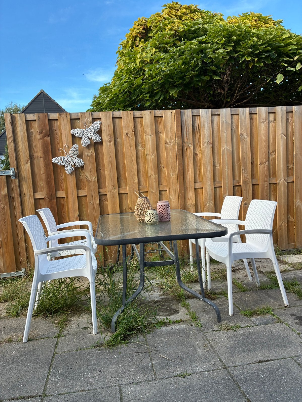 Tuintafel met glazen blad en 4 kunststof stoelen, Tuin en Terras, Ophalen, Gebruikt, Rechthoekig, Metaal