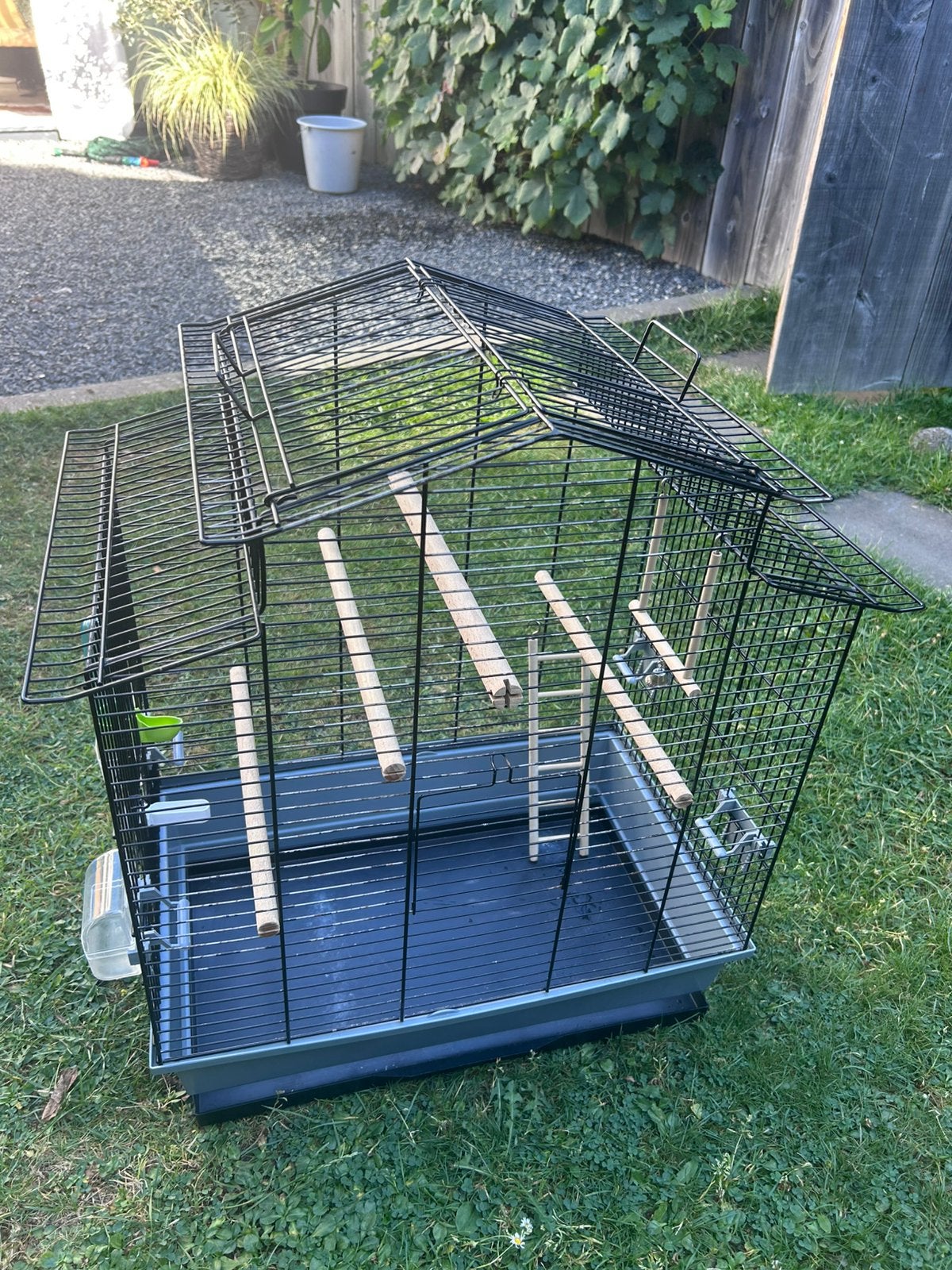 Vogelkooi met toebehoren, Dieren en Toebehoren, Vogels | Hokken en Kooien, Ophalen, Gebruikt, Metaal, Vogelkooi