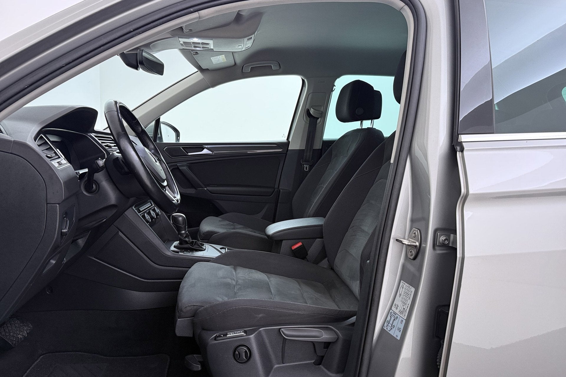 Volkswagen Tiguan 1.4 TSI Comfortline Business | Camera | Di, Stof, 150 pk, SUV of Terreinwagen, 1398 kg