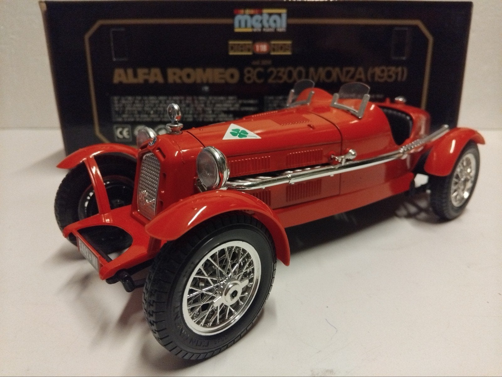 Alfa Romeo 8 C 2300 Monza " Ferrari " Bburago metal 1:18 KRD, Ophalen of Verzenden, Zo goed als nieuw, Auto, Bburago