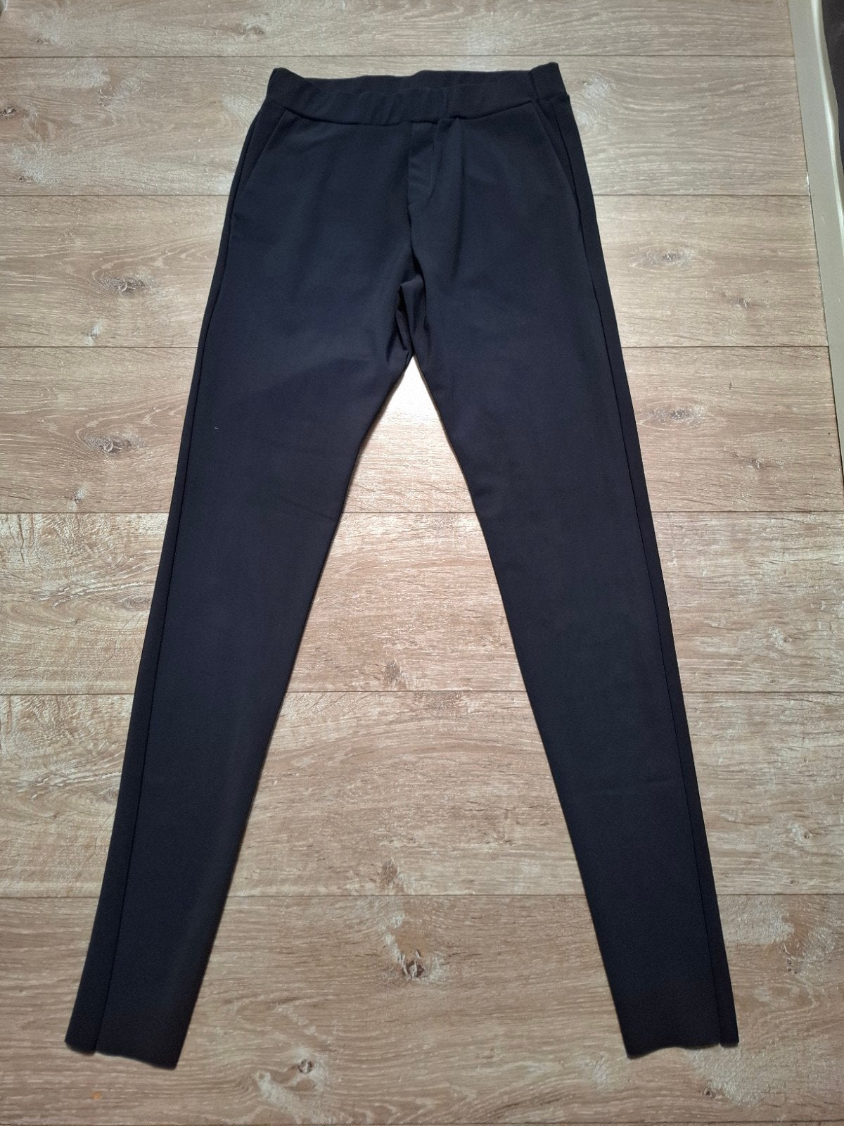 Donkerblauwe Studio .ruig broek.
Maat 38.
Elastische tailleb, Maat 38/40 (M), Blauw, Ophalen of Verzenden, Zo goed als nieuw