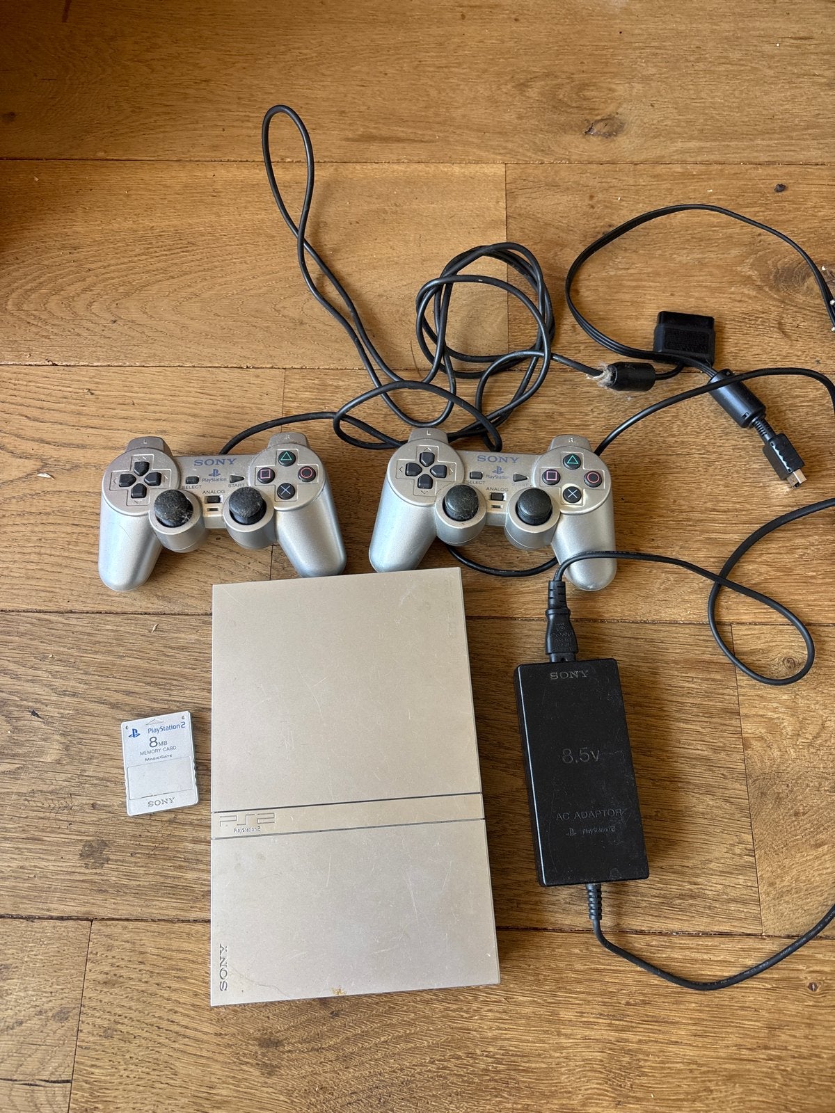 Sony PlayStation 2 Slim met 2 controllers en games, Spelcomputers en Games, Spelcomputers | Sony PlayStation 2, Verzenden, Met 2 controllers