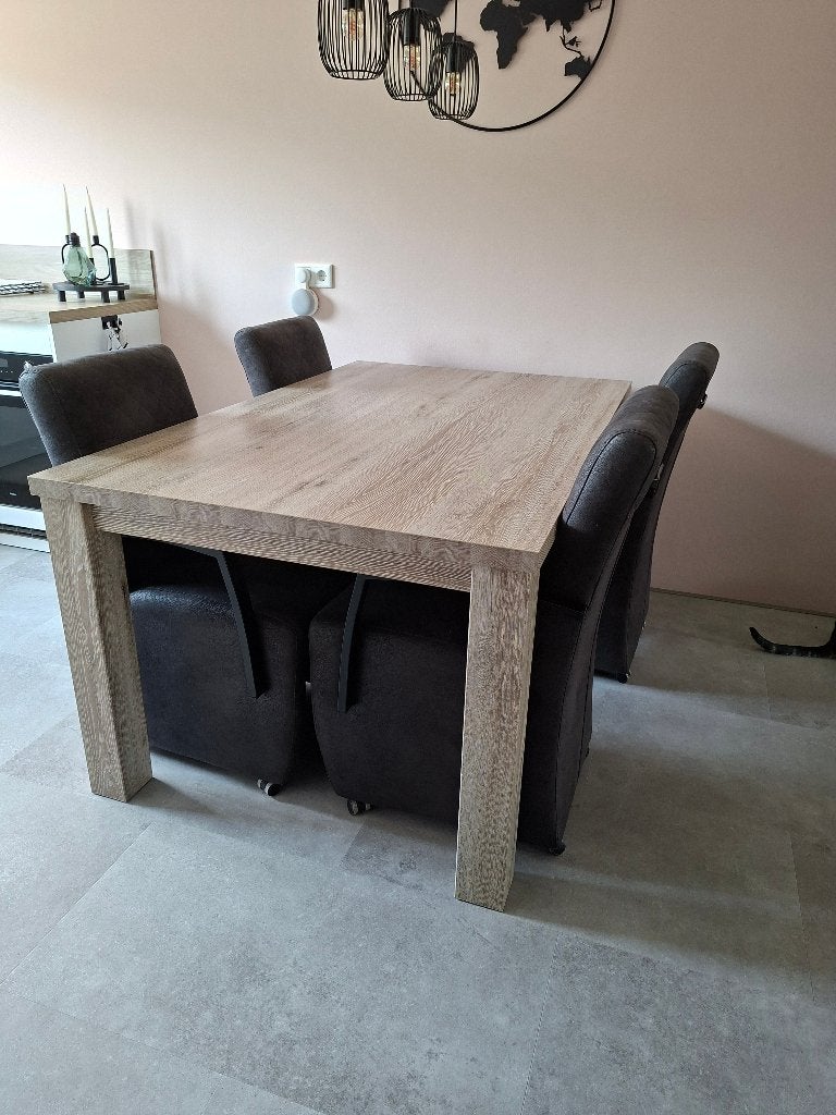 Eettafel inclusief 4 stoelen (moet uiterlijk 14 juni weg), Ophalen, Gebruikt, 4 tot 6 stoelen