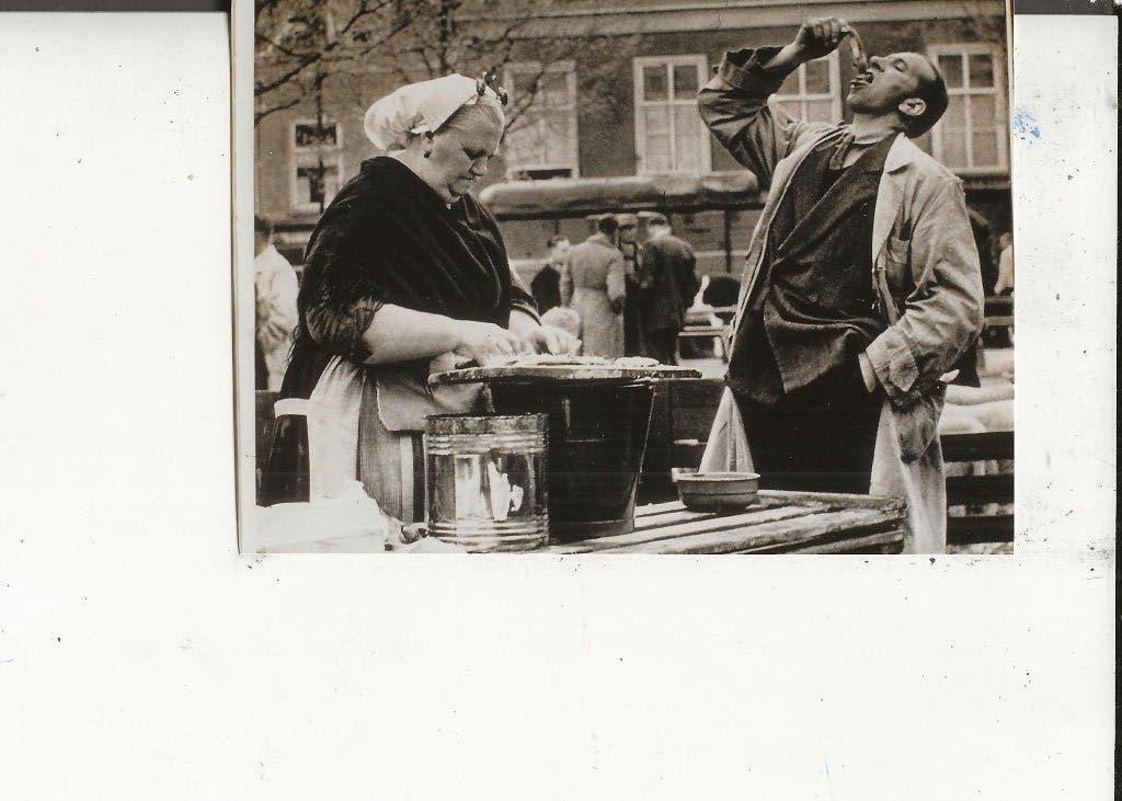 Scheveningen Harinkje happen aan de kraam vers van het mes, Ophalen of Verzenden, 1920 tot 1940, Ongelopen, Zuid-Holland