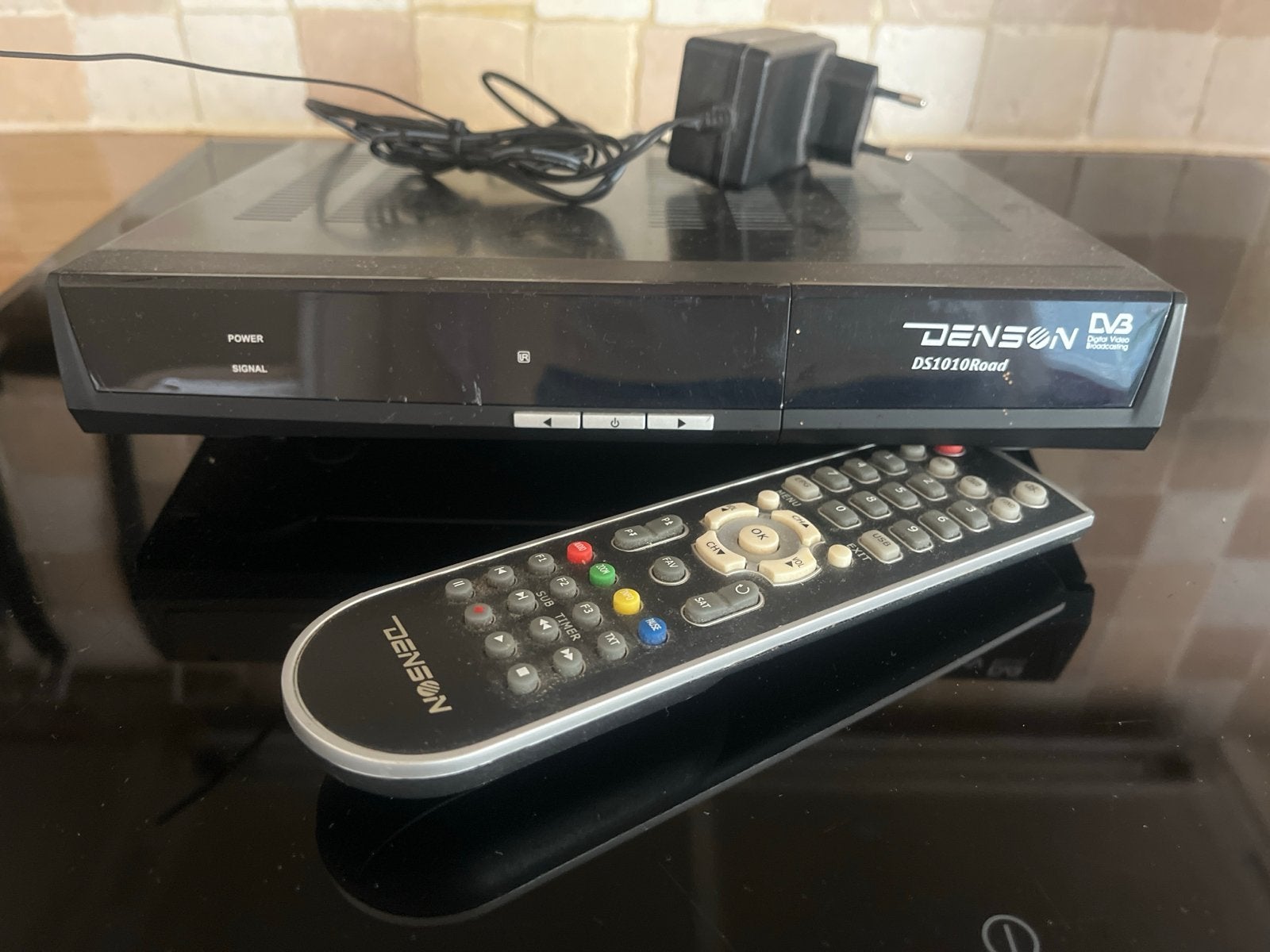 Denson DS1010Road DVB-T ontvanger met afstandsbediening, Verzenden, Gebruikt, Decoder