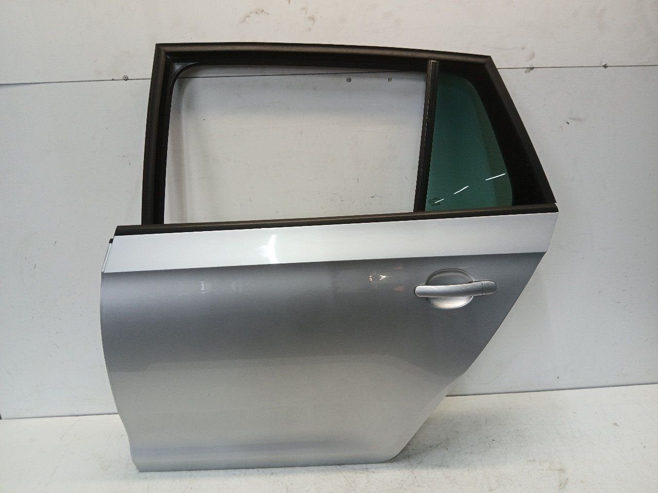 Portier links achter Skoda Rapid, Auto-onderdelen, Onderdelen@venauto.nl, Van der Ven Autorecycling B.V., Gebruikt, Ettenseweg 76, 4706 PB Roosendaal, The Netherlands