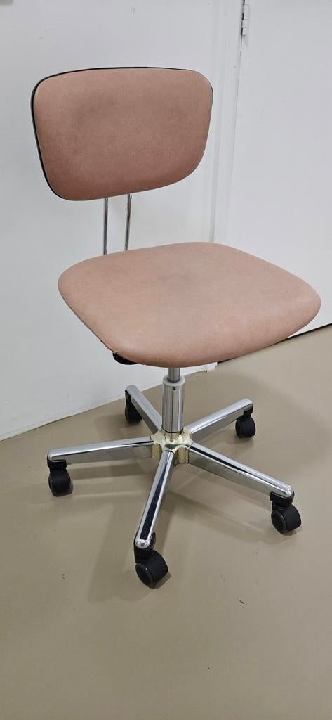 Roze/ zalm bureaustoel, pedicure/ schoonheidspecialiste, Huis en Inrichting, Ophalen, Zo goed als nieuw, Overige kleuren, Eén