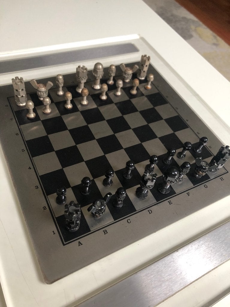 schaakspel van moeren, bouten enz, Hobby en Vrije tijd, Een of twee spelers, Ophalen of Verzenden, Gebruikt