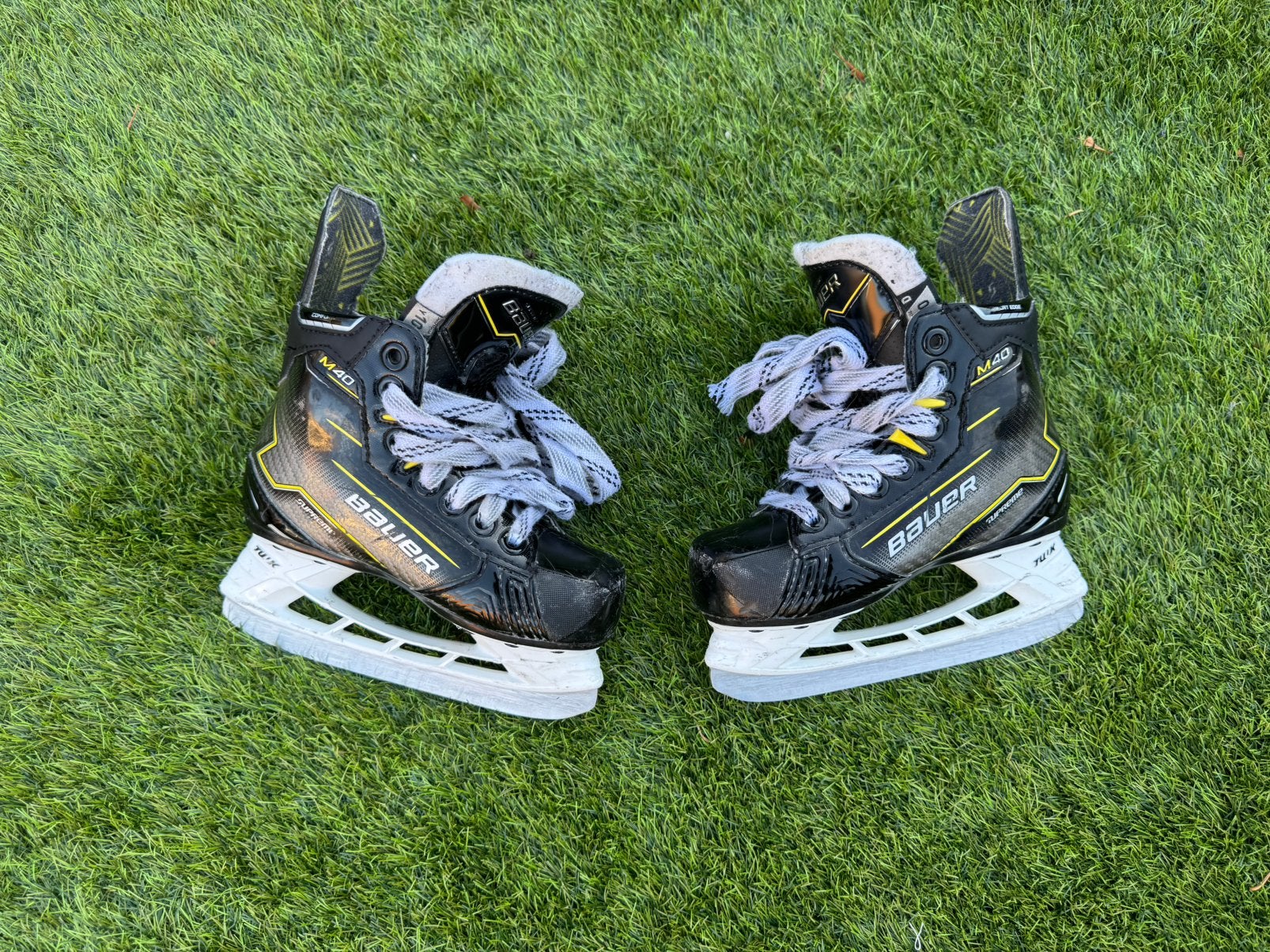 Bauer Supreme M40 Youth ijshockeyschaatsen Y10 D / EU 27, Ophalen, Zo goed als nieuw, Schaatsen
