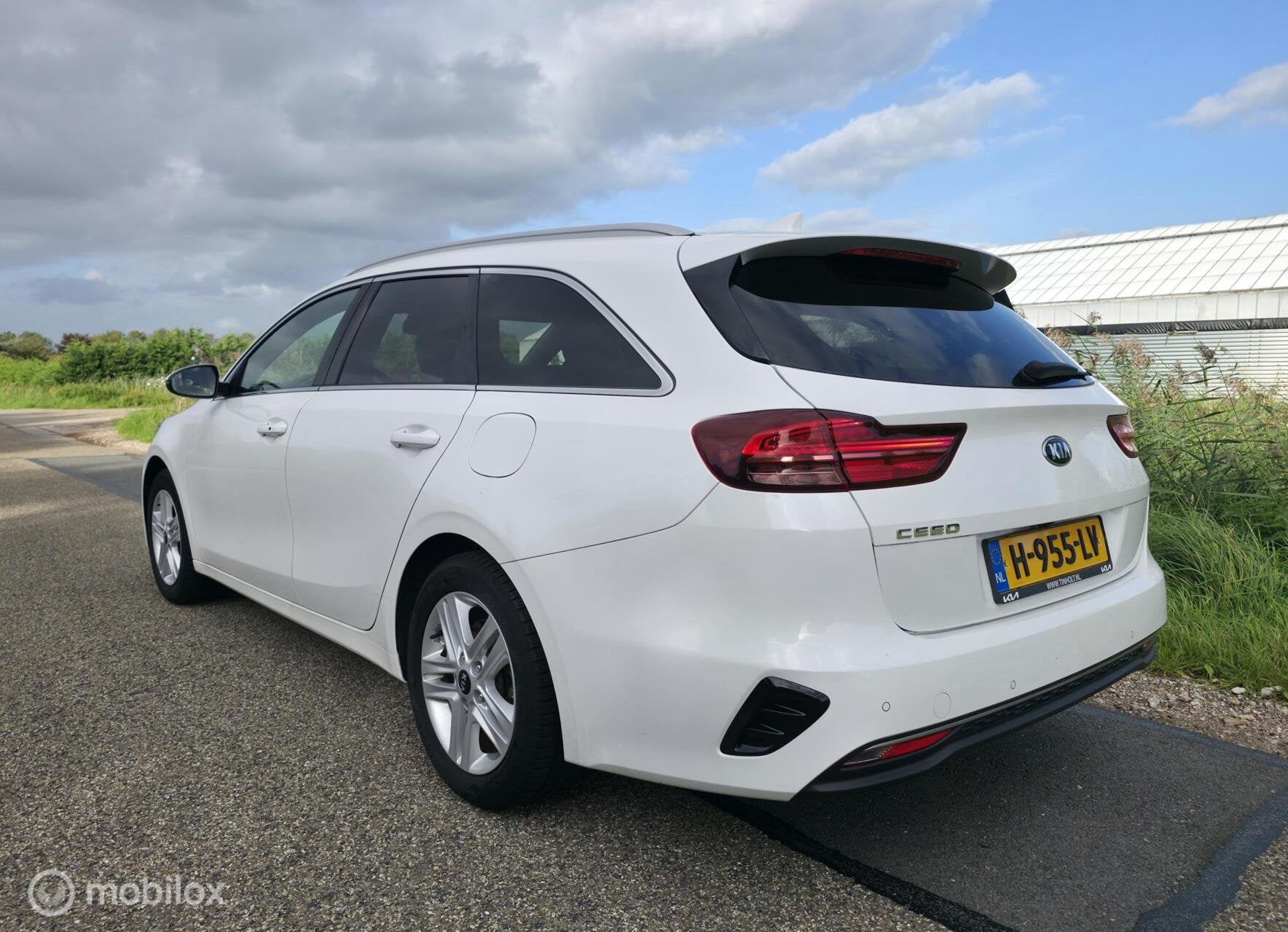 Kia Ceed Sportswagon 1.0 T-GDi / Trekh / Navi / Half leder, Voorwielaandrijving, Dealer onderhouden, Leder en Stof, Wit