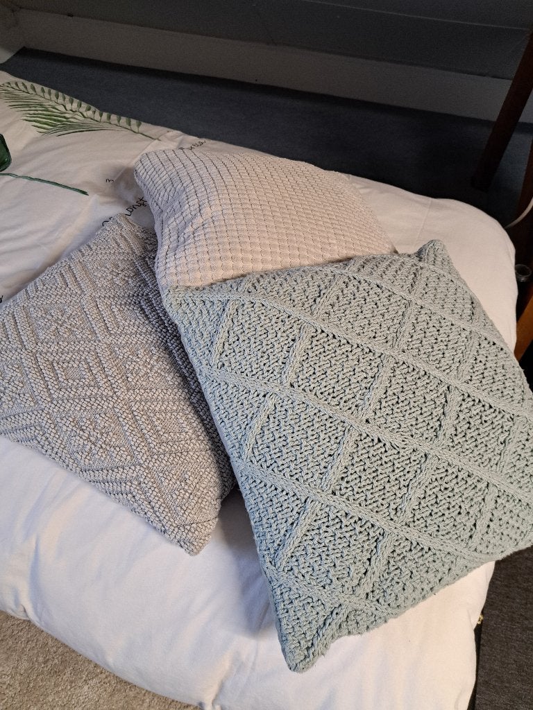 Set van 3 sierkussens met motief, groen en grijs, nieuwstaat, Ophalen, Inclusief binnenkussen, Meerkleurig, Vierkant