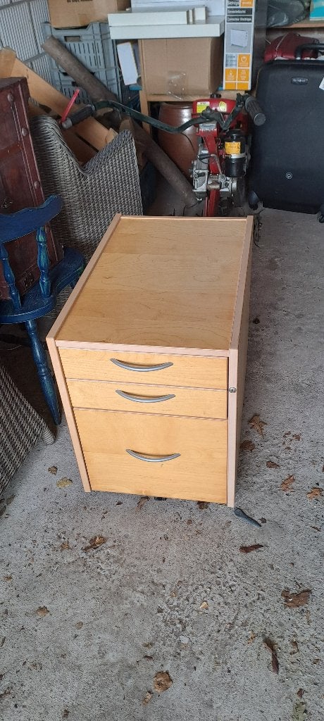 bureautafel + eventueel bureau lade, Ophalen, Gebruikt, Hout, Geel