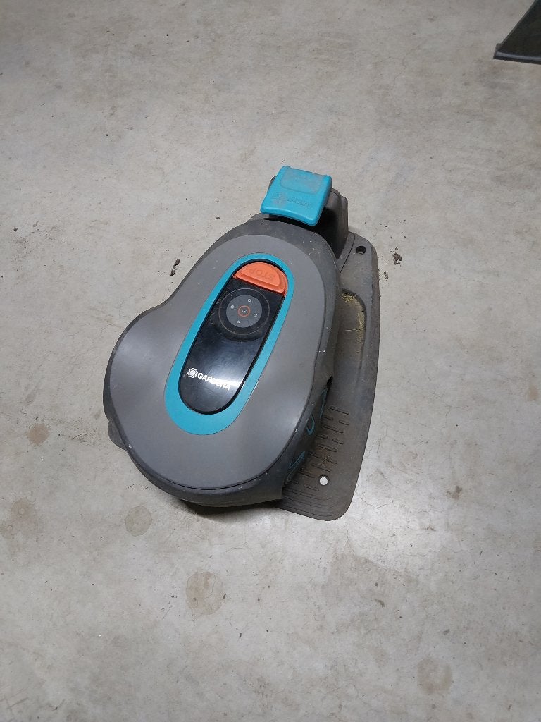 gardena robotmaaier sileno 250 bluethoot, Ophalen, Gebruikt, Minder dan 30 cm