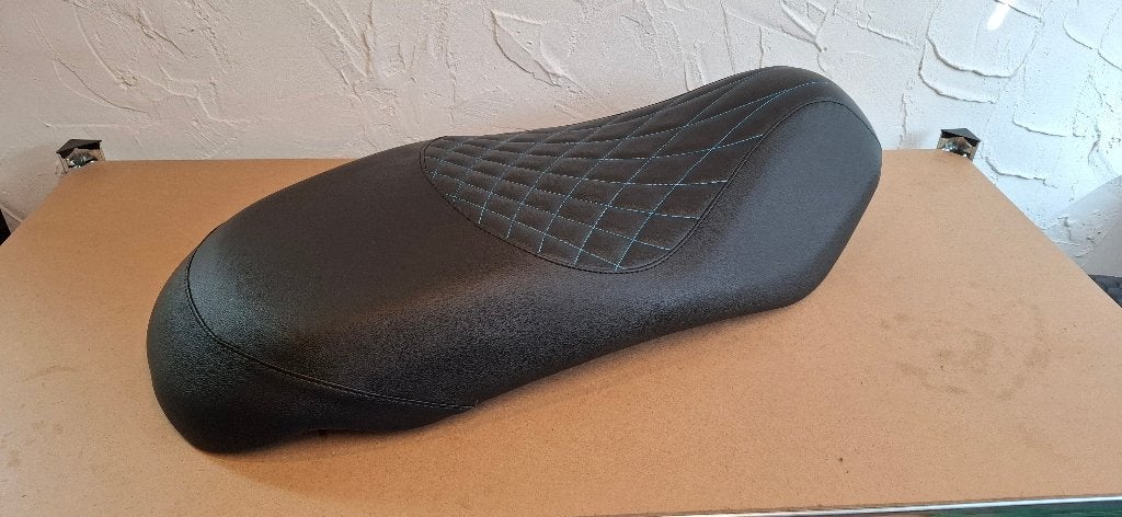 Zadel SYM Fiddle 2 - Bugatti Stitch, SANYANG Deutschland GmbH, Info@sym-motor.de, SYM, Ophalen of Verzenden