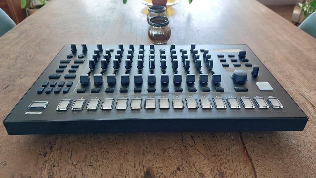 Roland TR-8S Rhythm Performer Drummachine, Muziek en Instrumenten, Drumcomputers, Ophalen, Zo goed als nieuw, Roland