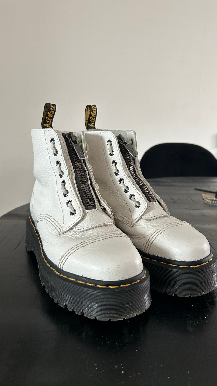 Dr. Martens Sinclair Platform Boots Wit mt 40, Wit, Lage of Enkellaarzen, Ophalen of Verzenden, Zo goed als nieuw