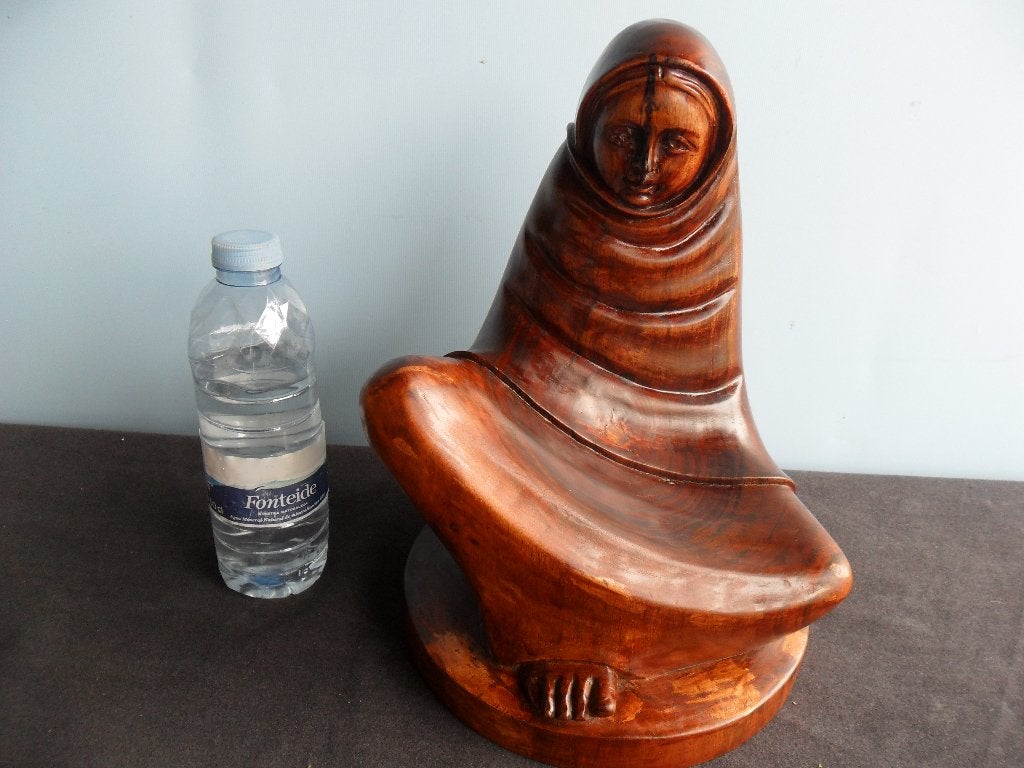 Kunstzinnig Houten Beeld: Zittend Figuur in Gewaden, Antiek en Kunst, Kunst | Beelden en Houtsnijwerken, Overige onderwerpen, Ophalen of Verzenden