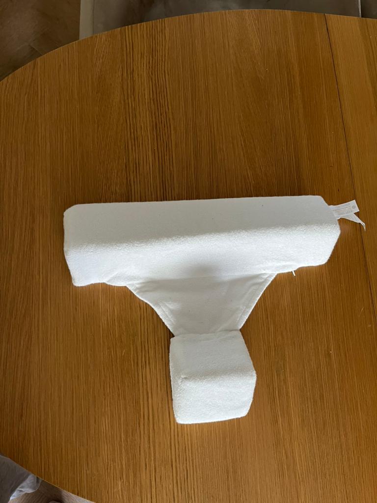 Zijlig babykussen, Jongetje of Meisje, Wit, Ophalen of Verzenden, Zo goed als nieuw