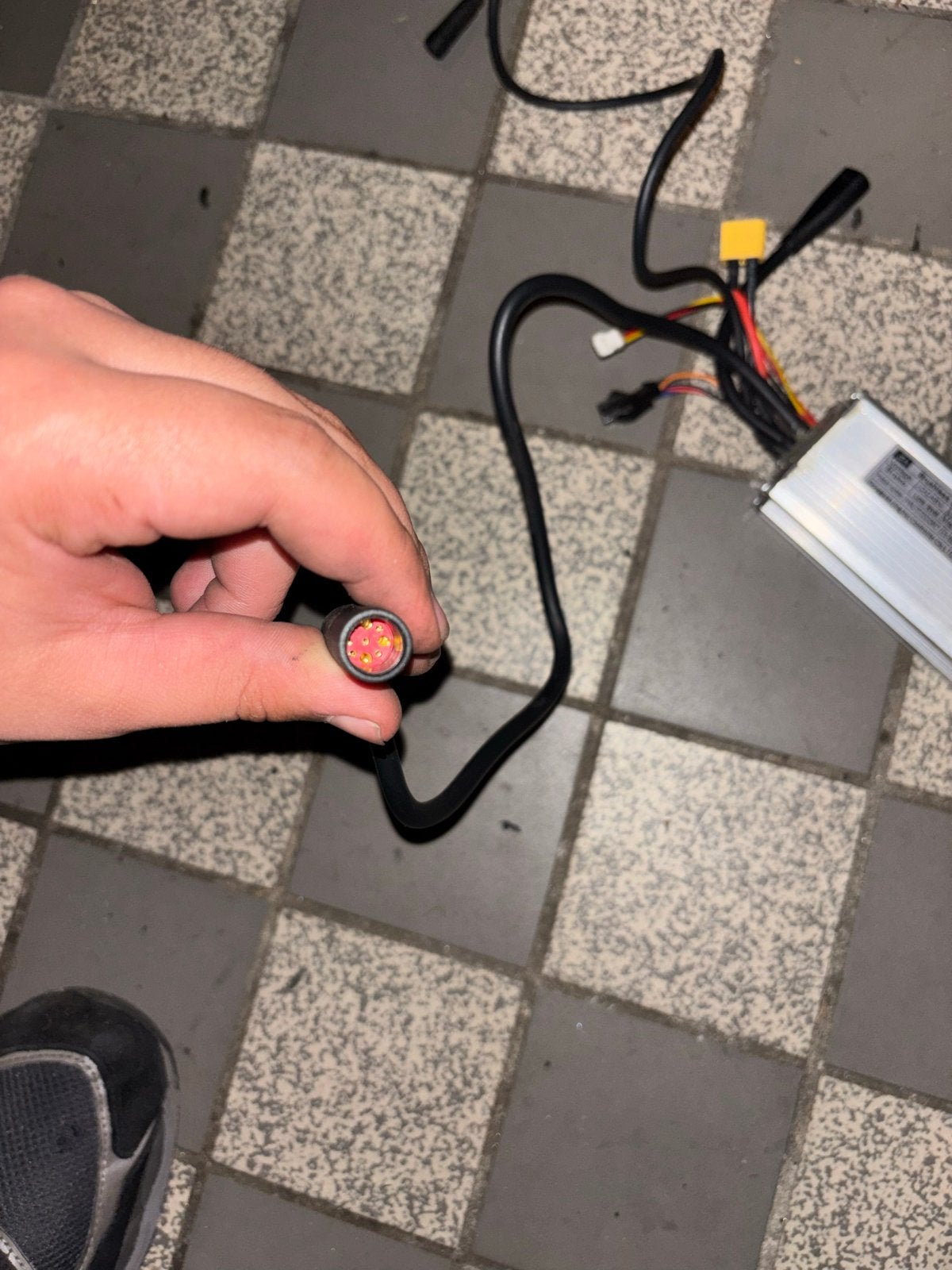 V20 Controller met rode kabel begrensd, Gebruikt, Overige materialen, Overige typen, Ophalen