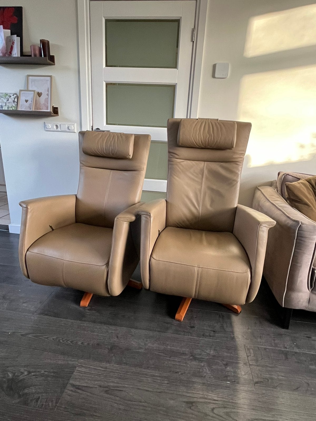 Setje 2 Prominent Relaxfauteuils Leer Taupe S en L Toscana, Ophalen, Minder dan 75 cm, Leer, Zo goed als nieuw