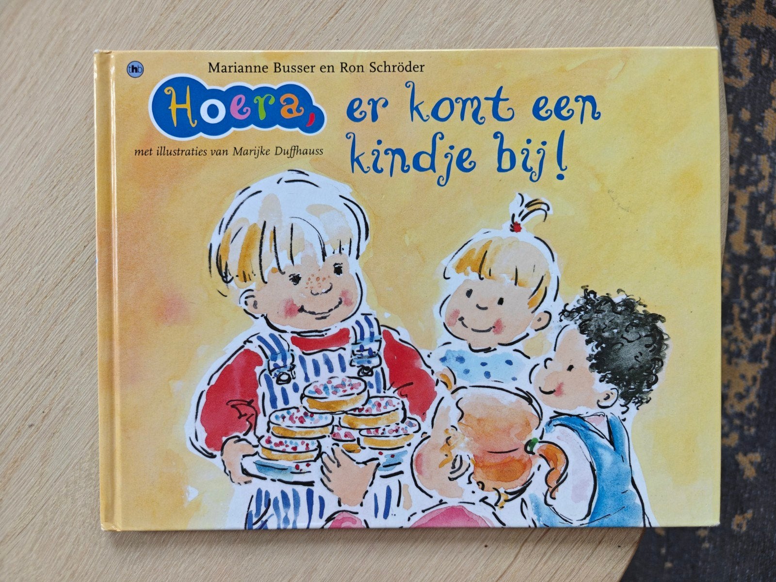 Marianne Busser - Hoera, er komt een kindje bij!, Gelezen, Fictie algemeen, Ophalen of Verzenden, Marianne Busser; Ron Schröder